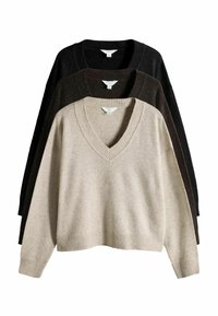 V-Ausschnittpullover in Beige, Dunkelbraun und Schwarz; weiche Textur; lockere Passform; sichtbare Rippdetails an den Bündchen und am Saum; Etikett am Ausschnitt.
