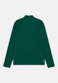 Camicia a maniche lunghe in tessuto verde scuro con colletto alto, maniche raglan e cuciture piatte. Presenta un piccolo logo vicino all'orlo.