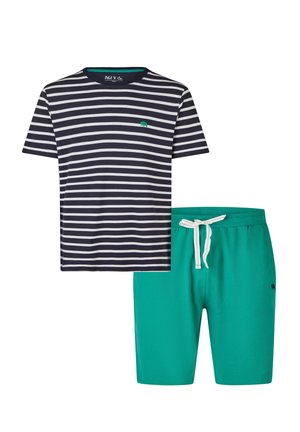 Marineblau-weiß gestreiftes Kurzarmshirt kombiniert mit einfarbigen türkisfarbenen Shorts mit Kordelzug und kleinen Tierlogos.