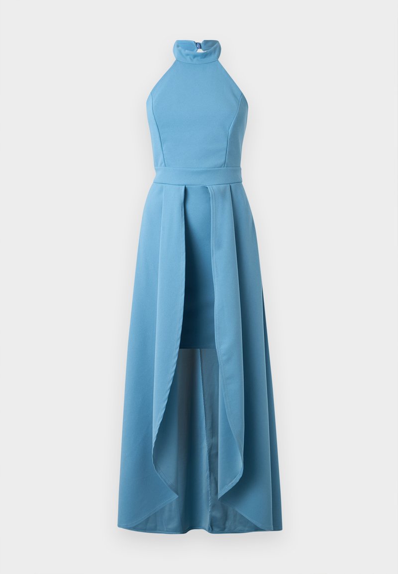 Une robe dos nu en tissu bleu clair, avec un corsage ajusté et un ourlet asymétrique en dents de scie, accompagné d'un drapé fluide.