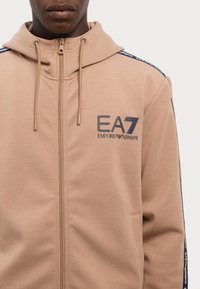 EA7 Emporio Armani FELPA - Jersey con capucha - portabella
