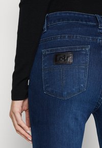LOIS Jeans Flared-farkut - dark blue