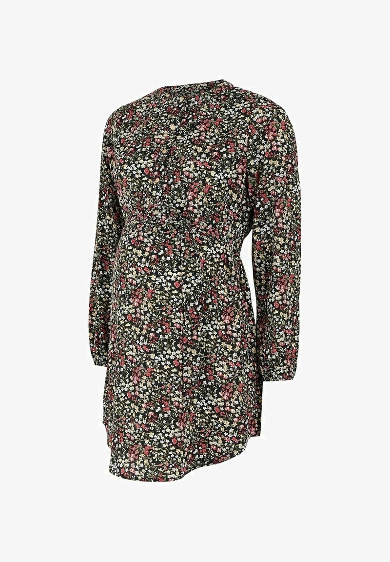 Svart gravidklänning med långa ärmar, blommönster i rosa, röd och vit, med en samlad midja och flödig silhuett.