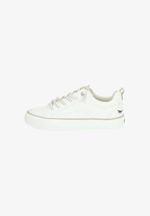 White low-top sneaker made of smooth leather, featuring beige laces, a subtle logo on the heel, and a textured rubber sole.
