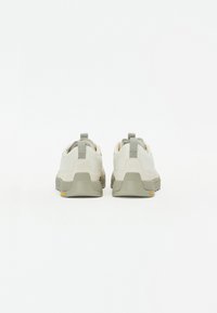 The North Face CLYFFE UNISEX - Joggesko - white dune/clay grey