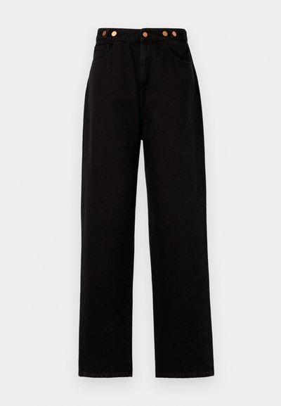 Pantaloni din denim negru cu croială largă și accente cu nasturi cupru, având două buzunare frontale și un design cu talie înaltă. Textură netedă și croială dreaptă.
