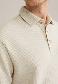 Thumbnail Image 4