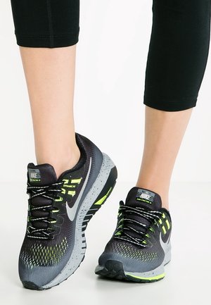 Laufschuh Straße - black