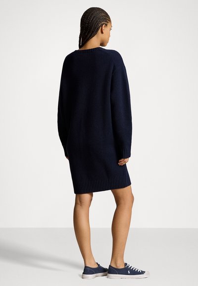 Polo Ralph Lauren POLO BEAR CREWNECK SWEATER DRESS - Stickad klänning - hunter navy