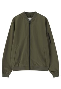 Olivgroene bomberjack in lichtgewicht stof, met een zwarte rits, geribbelde manchetten en een zijritszak voor functionaliteit.