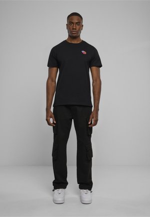 Mister Tee BASKETBALL FLY EMB TEE - Tričko s potlačou - black