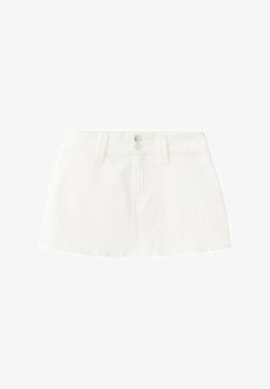 Hvid denim mininederdel med to knapper foran, bæltestropper og en lige kant.