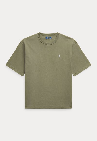Πράσινο μπλουζάκι Polo Ralph Lauren με κοντά μανίκια, στρογγυλή λαιμόκοψη και μικρό λευκό κεντητό λογότυπο στο αριστερό στήθος.