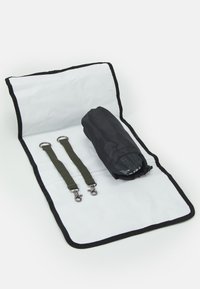 Kidzroom DIAPER BAG CARE KEYPIECE - Sac à langer - army