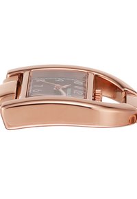 Rose guld ur med firkantet urkasse, sort skive, hvide tal og et glat metalarmbånd. Har en krone på siden.