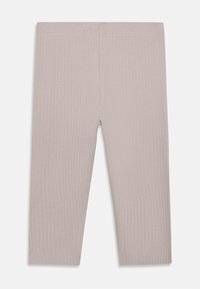 Ripp-Leggings aus weichem Stoff in einem gedämpften Beigeton. Verfügt über einen elastischen Bund und eine Länge bis zur Mitte der Waden, ohne sichtbare Muster oder Akzente.