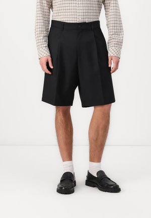 MANDLA - Shorts - black