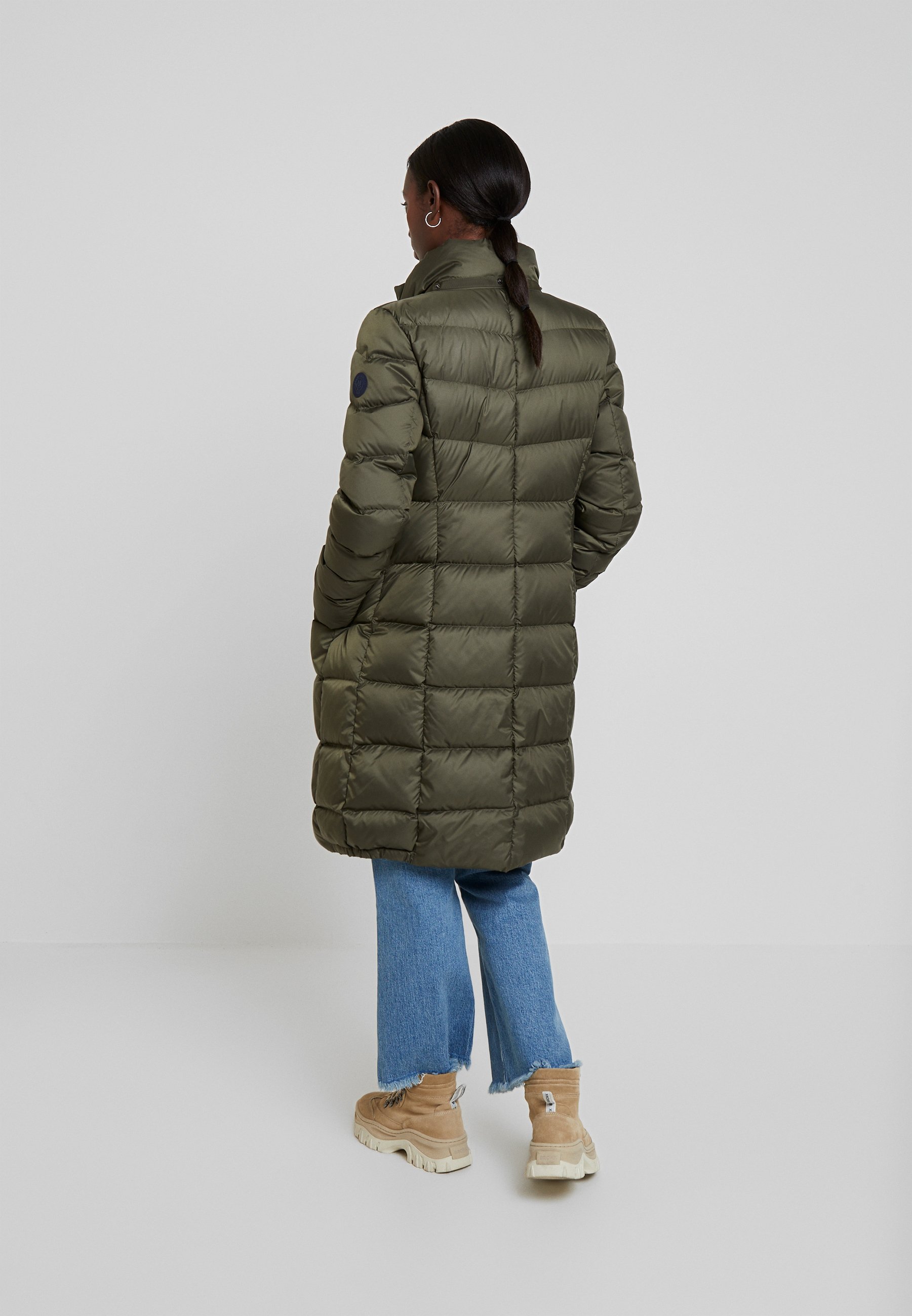 COAT LONG FILLED HOOD Płaszcz puchowy workers olive COAT LONG FILLED HOOD Płaszcz puchowy workers olive