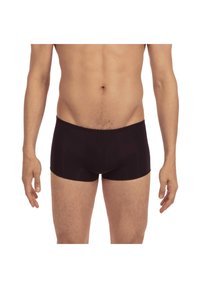 Svarta boxerkalsonger för män med en mjuk textur, midjehöjd och elastiskt midjeband, visade på en manlig modell. Sömlös design synlig.
