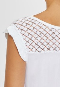 Buffalo Camiseta estampada - weiß