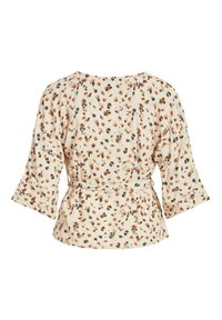 Blouse crème fluide avec un imprimé floral en orange, bleu et vert. Dispose de manches trois-quarts, d'une ceinture à nouer et d'une coupe décontractée.