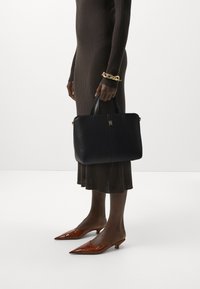 Tommy Hilfiger HERITAGE SATCHEL - Käekott - black