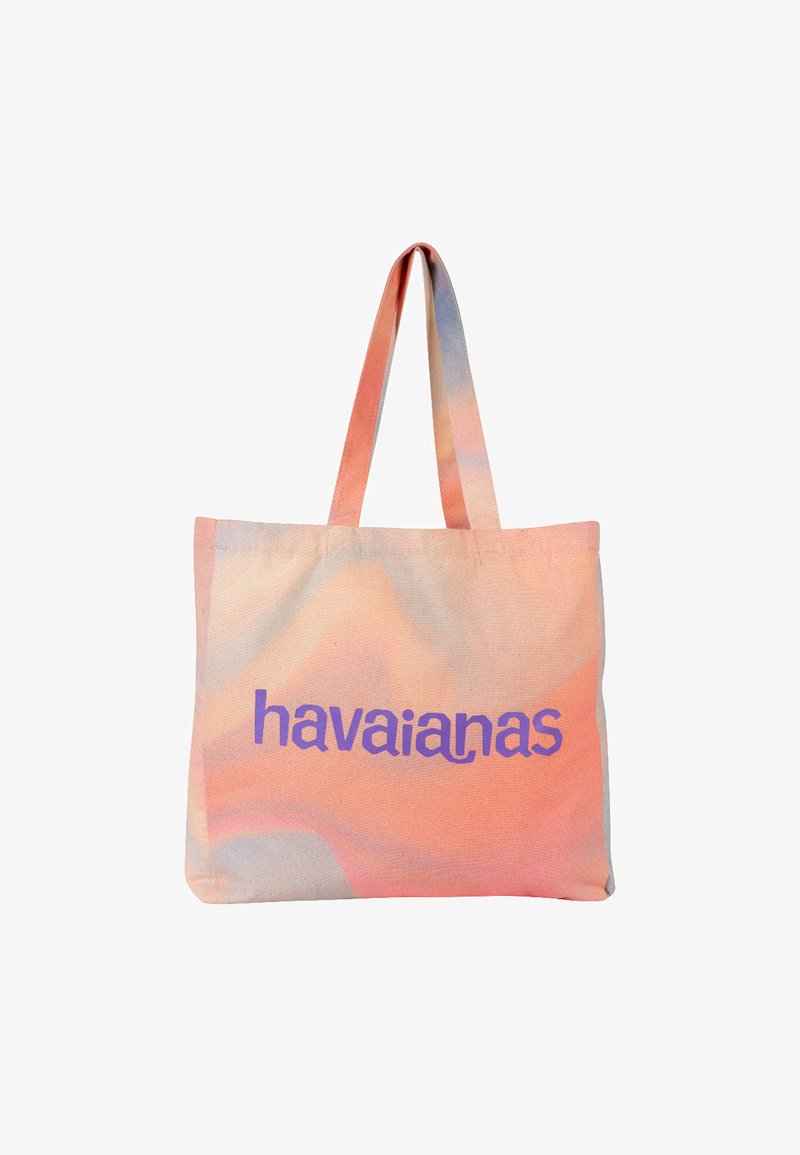 Pamučna torba u pastelnim bojama, s mramornim uzorkom u nijansama ružičaste i plave. Uključuje naziv brenda "havaianas" u ljubičastoj boji.