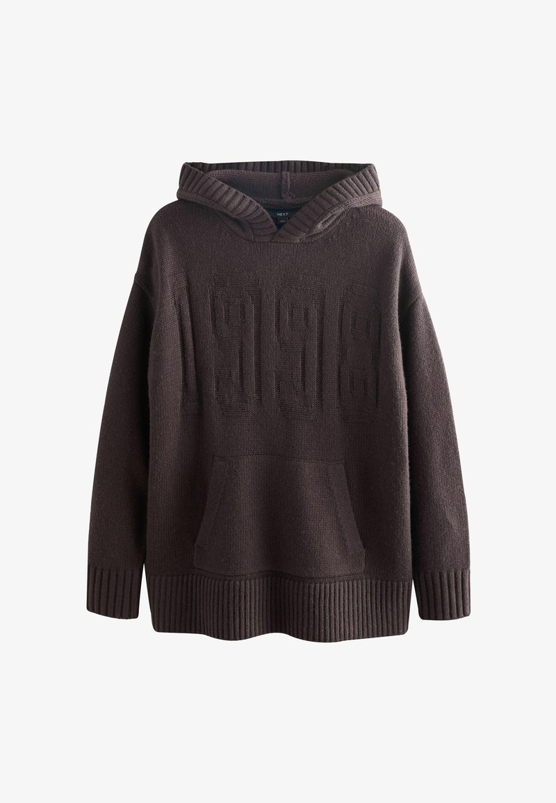 Hoodie marron foncé en tissu tricoté texturé. Dispose d'une poche avant, de poignets côtelés et d'un design en relief "1996" sur le devant.