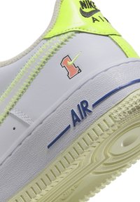 Nike Sportswear AIR FORCE  LV8 BG GCEL - Sneakers - white/white whitelaser orange ghost green spring gr htr