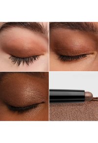 Crème oogschaduwwaxtick in een donkere bronzen tint, met een gladde textuur, een metallic glans en een afgeronde punt voor gemakkelijke aanbrenging.