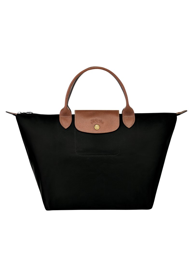 Schwarze Nylon-Tote-Tasche mit braunen Ledergriffen und Klappe. Goldenes Logo-Detail auf der Klappe. Reißverschluss oben, großzügiger Innenraum.