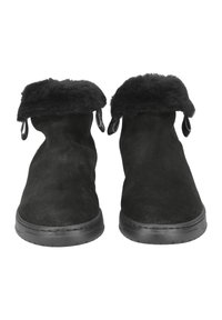 Stivali ankle in suede neri con colletto foderato in morbido pelo, superficie liscia e linguette ai lati per una facile calzata.