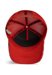 Casquette de baseball rouge en maille avec strap ajustable, intérieur noir et "GOORIN" imprimé sur les bandes de support internes.
