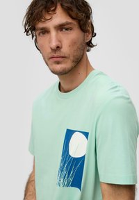 s.Oliver ARTWORK turkusowy