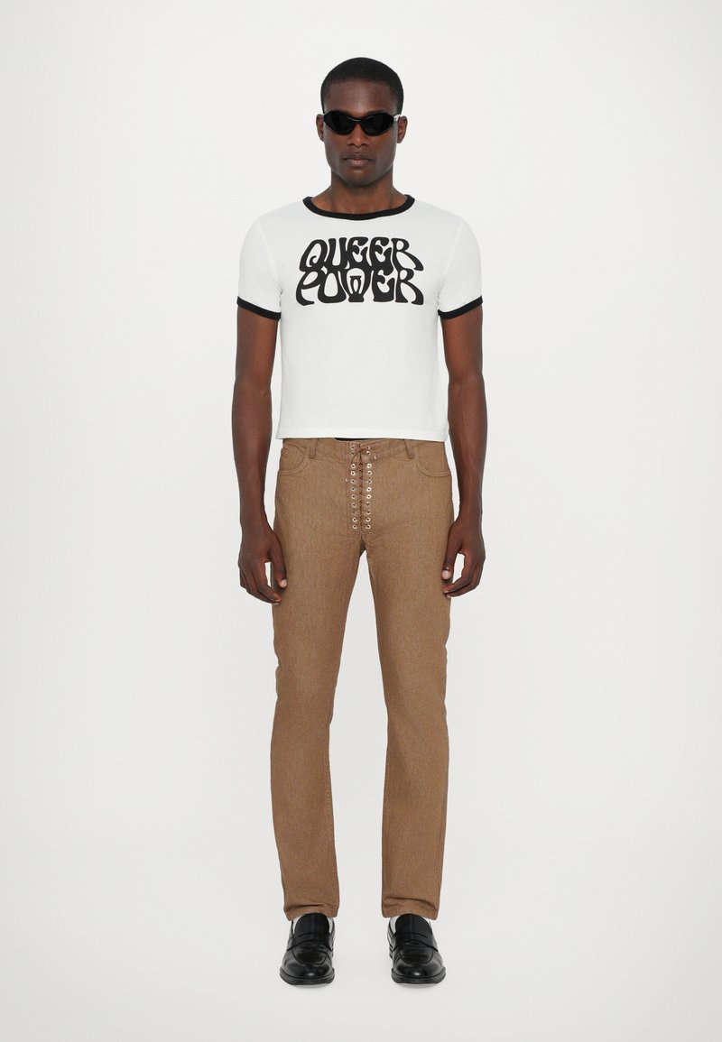 Ludovic de Saint Sernin QUEER POWER UNISEX - T-shirt con stampa - white