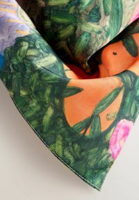 BENJAMIN MACGREGOR ARTIST COLLABORATION LIGHTWEIGHT SQUARE - Kaelarätt - multi pink floral