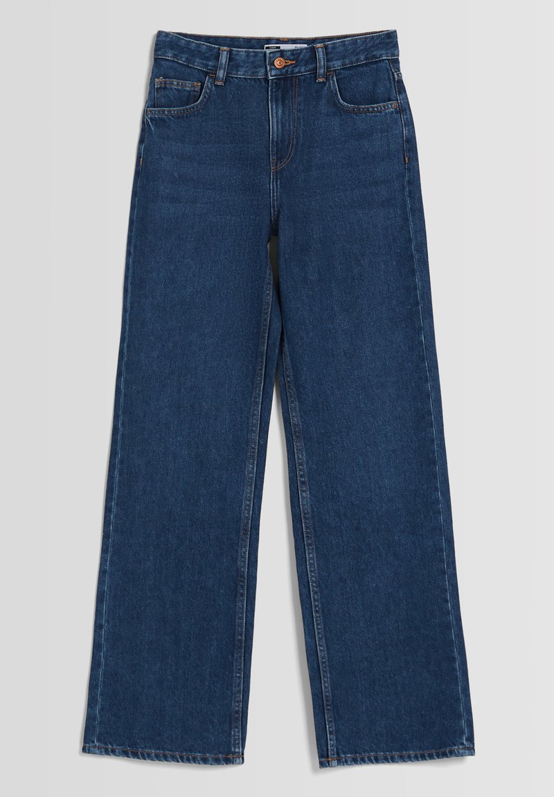 Jean bleu à jambes larges en denim. Comprend une taille standard, des poches avant et arrière, et une finition d'ourlet propre.