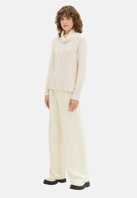 TOM TAILOR MIT ROLLKRAGEN UND STRUKTUR - Pulover - beige