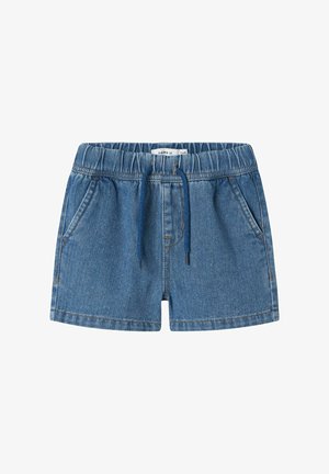 Traper šortsevi s elastičnom strukom i vezicom, s dvije bočne džepove i klasičnom plavom bojom s svijetlim šavovima.