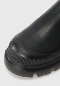 KARL LAGERFELD TREKKA MAX - Bottines compensées - black