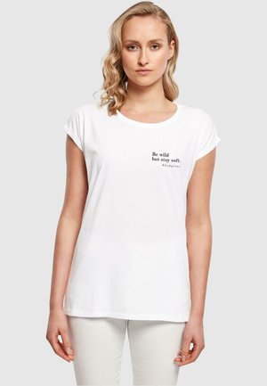 Weißes T-Shirt mit kurzen Ärmeln aus weicher Baumwolle, mit aufgedrucktem Text: "Sei wild, aber bleib sanft." und "#happiness" in Schwarz.
