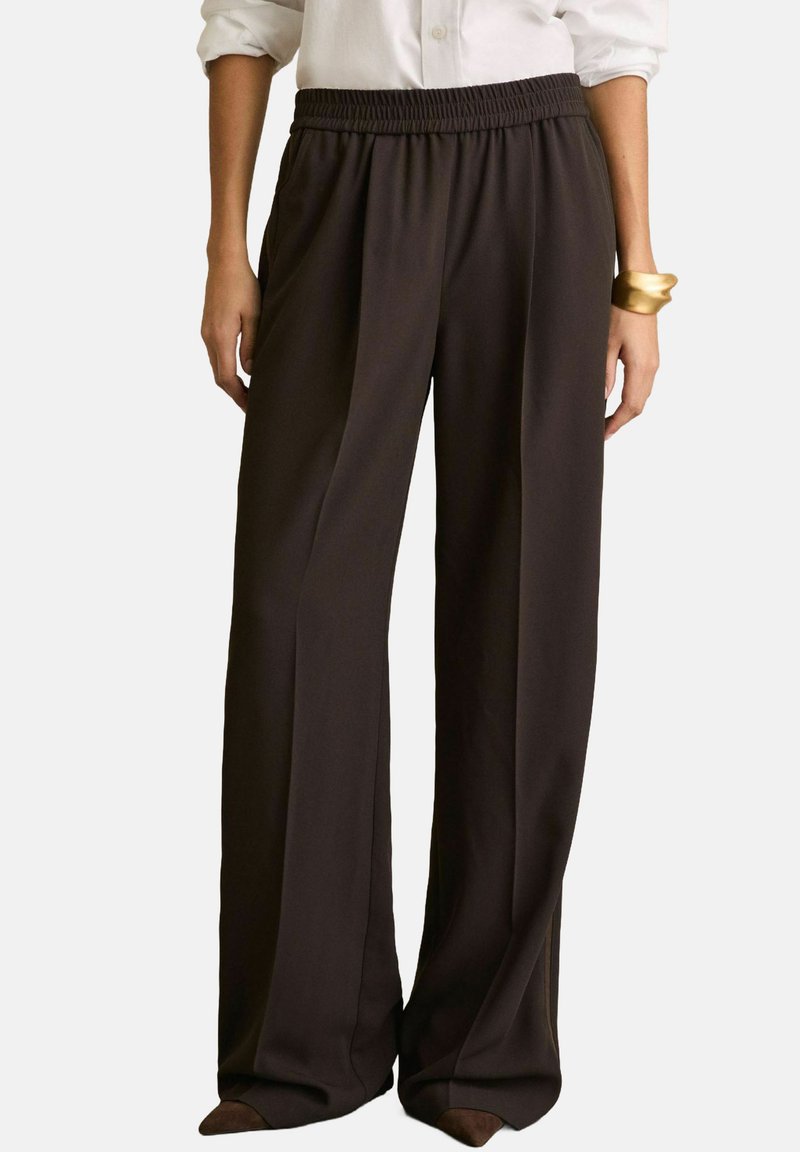 Reiss REMI ELASTICATED SIDE STRIPE WIDE LEG - Pantalones - chocolate brown