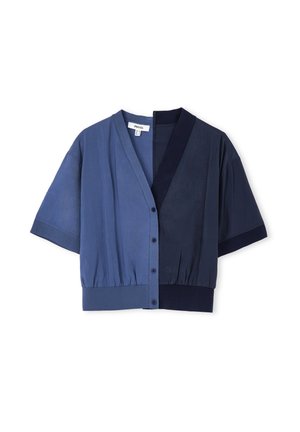Korte mouw, cropped blouse in twee tinten blauw. Heeft een v-hals, knoopsluiting aan de voorkant en een elastische zoom voor een relaxte pasvorm.