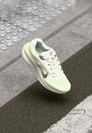 Nike Performance AIR WINFLO 11 - Scarpe da corsa su strada - sail/metallic silver/barely volt/volt/summit white/college grey