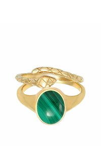 Guld ring med en rund grøn malakitsten. Båndet er snoet med et struktureret mønster, der fremhæver den livlige stens striationer.