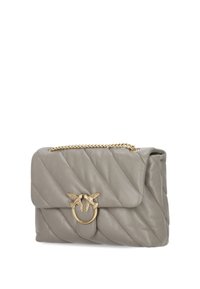 Borsa a tracolla in pelle trapuntata grigia con catena dorata e chiusura ad anello dorata che presenta due uccelli l'uno di fronte all'altro.