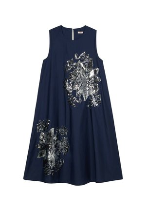 Marineblauw mouwloos jurkje met grote zilveren pailletten bloemdecoraties op de voorkant, een ronde halslijn en een knie-lange A-lijnsilhouet.