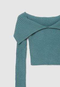 Maglione in teal a coste con colletto ampio e ripiegato e maniche lunghe; realizzato in un tessuto morbido, presenta linee verticali e un design corto.