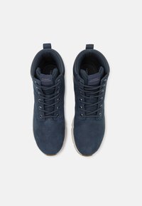 Tommy Hilfiger LIGHT HYBRID BOOT - Botines con cordones - desert sky