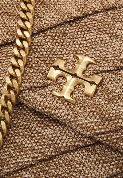 Tory Burch KIRA DRAPED SMALL CONVERTIBLE SHOULDER BAG - Skuldertasker - camel